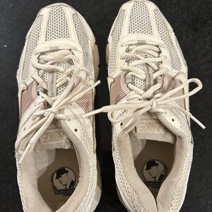 Nike zoom Vomero 5